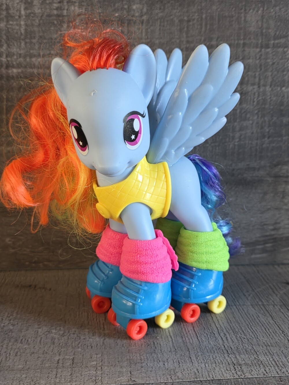 My Little Pony G4 Friendship is Magic RAINBOW DASH With Skates G27